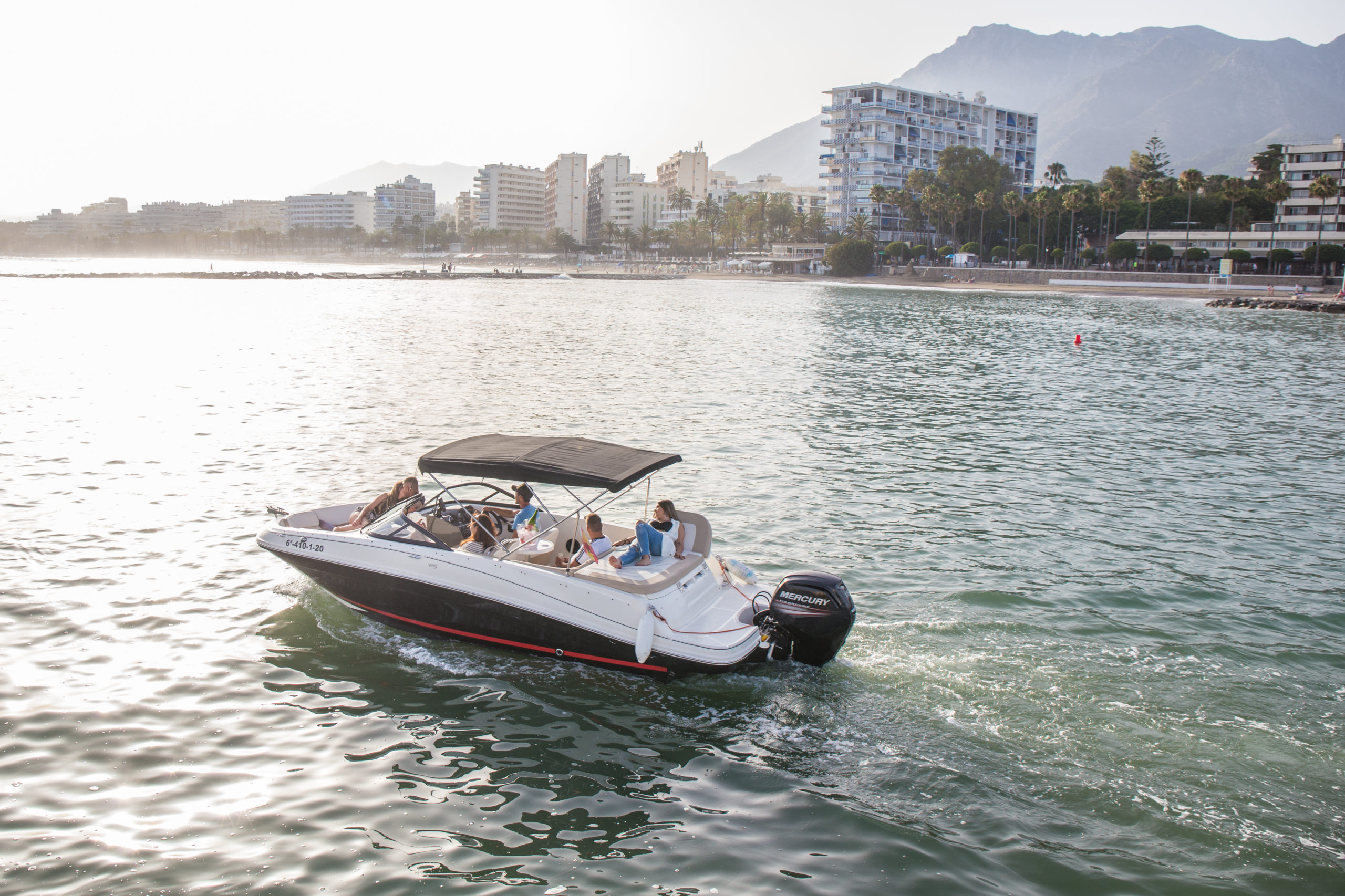 barco Bayliner VR5 para alquilar en la costa de Marbella
