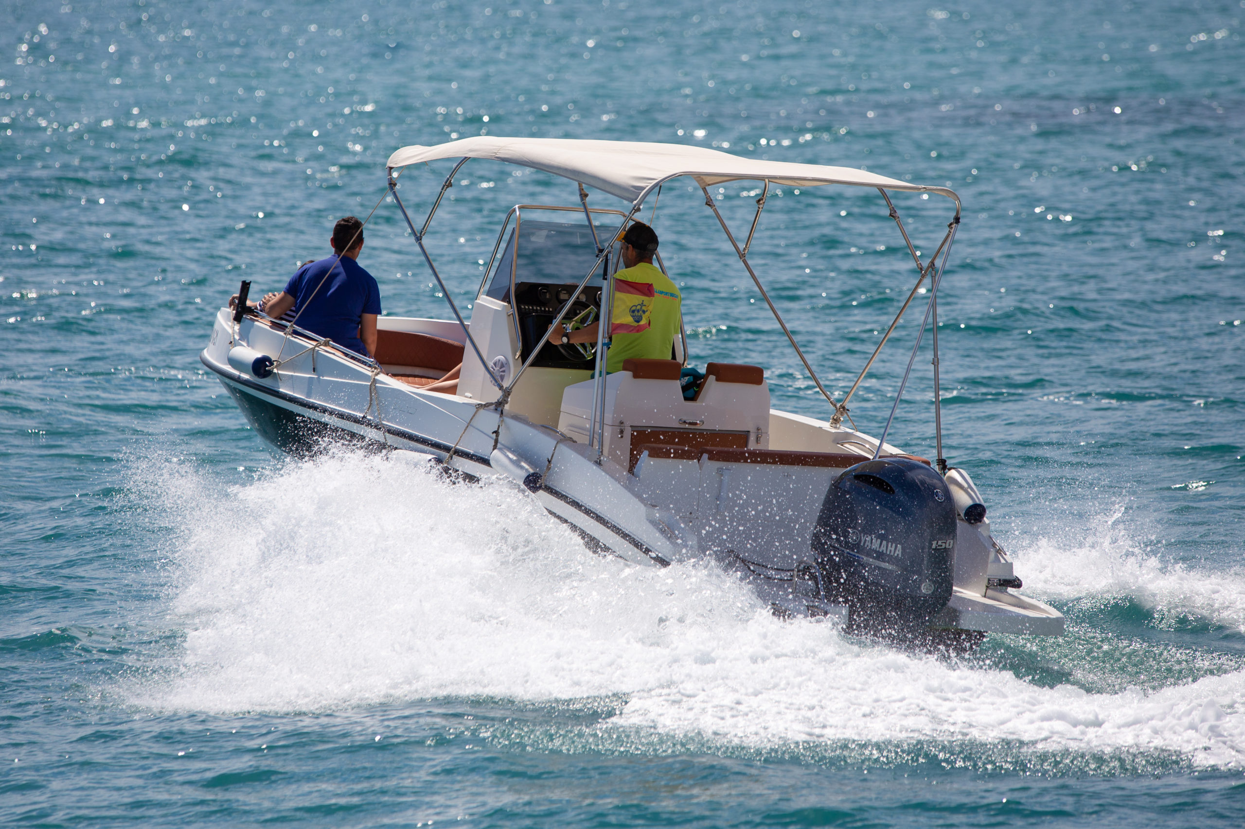 Barco de MRB para alquilar con patrón en Marbella
